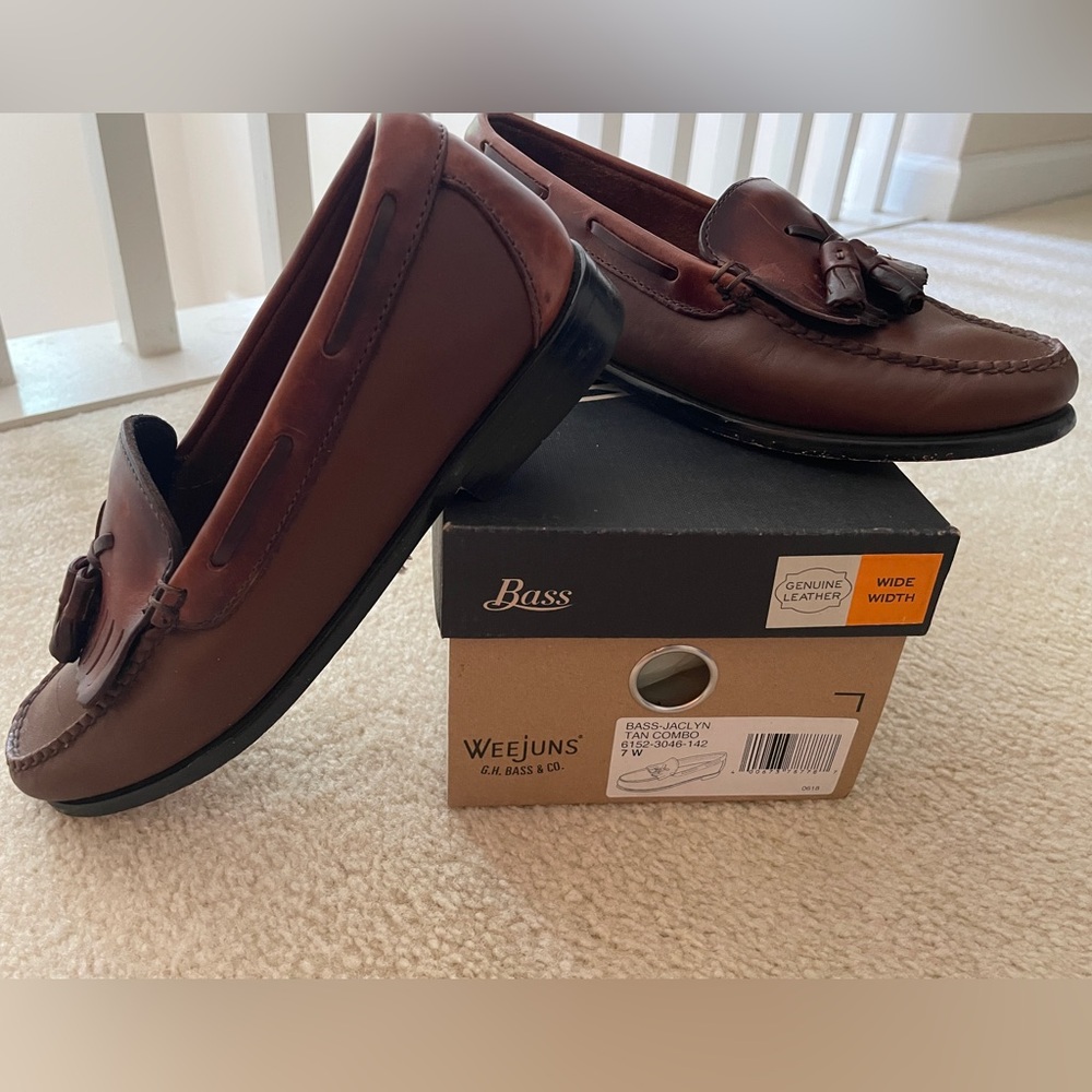 Bass Weejuns size 7W women’s